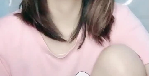 来大姨妈还直播~血超多，【红色高跟鞋】，都是姨妈的味道~超爽，这场面不多见，真是豁出去了，刺激
