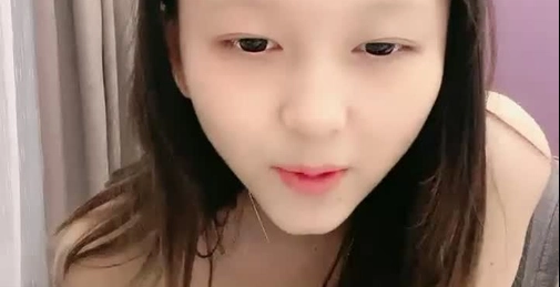 童颜巨乳新人妹妹!腰细胸大两个车灯!展示身材晃奶,漂亮闺蜜在旁边,张开双腿粉穴特写