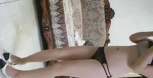 【清纯少妇致命诱惑】,绿帽男偷拍老婆,30岁极品小少妇,倒立口交,客厅被花式啪啪,淫声浪语娇喘香艳