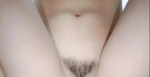 极品尤物颜值美少女,外表清纯,被大屌炮友尽情蹂躏,按头插小嘴,妹妹很听话,怼入嫩穴一顿爆草