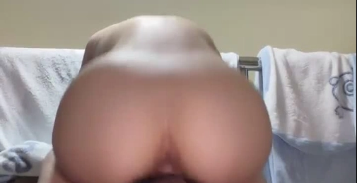 颜值嫩妹【樱井川奈酱】第一弹10V,非主流萝莉幼齿,唇钉舌钉俱备,全裸骚舞自慰和男友激情操逼