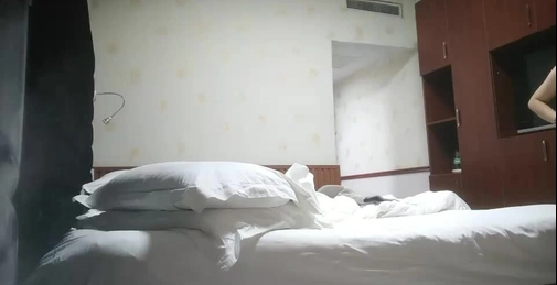【乡村丶寻花】操骚女技师,按摩完带回房间操逼,69姿势舔逼,大肥臀主动骑乘猛插