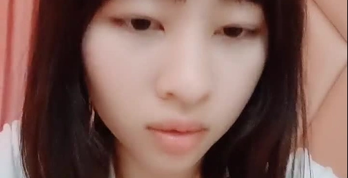 2022.5.4，【换妻极品探花】，夫妻交换完，酒店畅聊，一个花海进群看福利