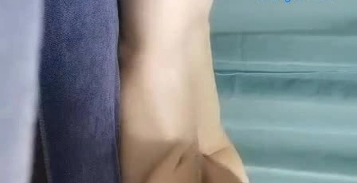 养生馆真实偷拍,白嫩极富弹性美臀少妇,表示老公经常出差,理由很正当,小哥拿出鸡巴试探性地蹭,少妇一把抓住想要