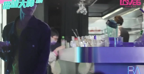 卡哇伊03年娇小萝莉和男友激情操逼，情趣制服一脸呆萌，扶着屌吸吮，骑上来抱着屁股操，爽的直浪叫