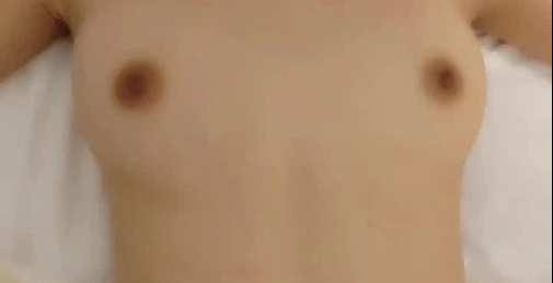花臂纹身新人靓女！苗条身材大长腿！埋头吃屌骑乘位爆操，被炮友尽情输出，多毛嫩穴特写