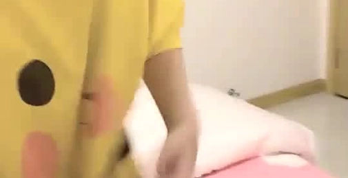 圆润美臀少妇居家夫妻激情啪啪，特写口交舔屌拨开内裤掰穴