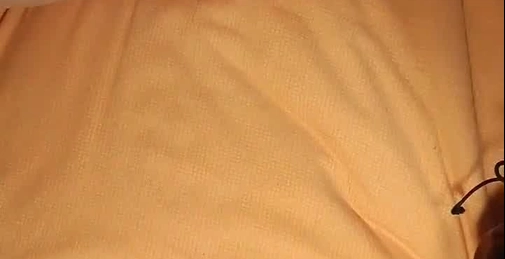 一群真熟女群P大战，床上一躺推到就被猥琐哥哥舔逼呻吟死去活来的叫声，淫乱调教