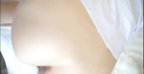 样子清纯的气质美少女为了能入娱乐圈主动献身给娘娘腔的导演不戴套泄欲