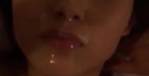 骚货就是喜欢我射在她的脸上，
