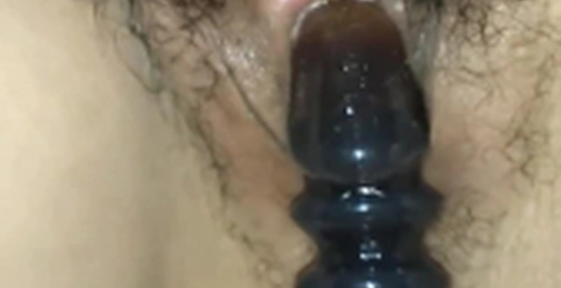 玩弄老婆的肉穴，骚老婆喜欢看评论