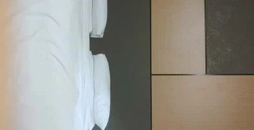 文静乖巧顶级美妞 自带情趣女仆装 侧躺着大屌插嘴 开档黑丝张开双腿爆插 扶着细腰站立后入