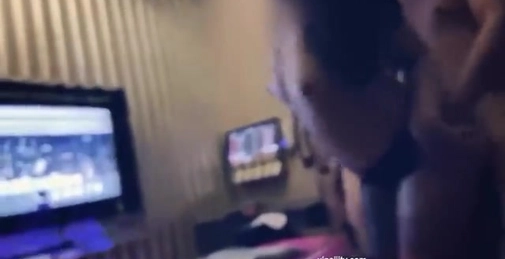 狂淫乱KTV性爱啪 群P乱操 多个美乳女神惨遭众屌换着操轮着干 从包房干到卫生间 场面壮观 高清960P完整版