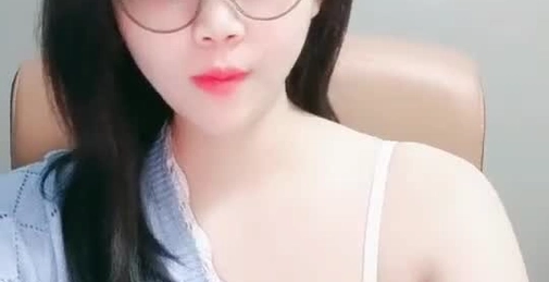 午夜寻花回归首秀约了个极品颜值气质妹子啪啪,坐在身上摸逼近距离特写口交骑乘猛操