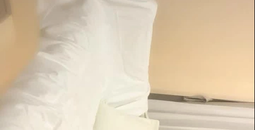 瘦猴先生探花,深夜又拿下个骚货人妻,刚下夜班来赴约,胸大逼粉,沙发插入满足淫穴