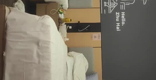 约甜美漂亮小妹,让朋友再旁边操,没搞几下就射了,被无情嘲笑