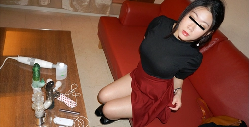  初めての玩具で興奮！マン汁の凄い人妻に中出し