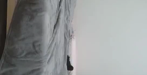 良家小姐姐和男友做爱，妹子下面比较敏感，欲罢不能的表情太欠操了，黑丝美腿，真实叫床，刚开始是笑着，后面就变成淫荡的叫床