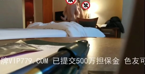 大四反差母狗背着男友出来偷吃