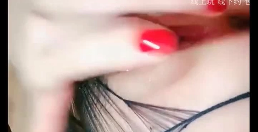 水嫩多汁馒头逼！里外多很粉嫩 ，难得的名器 ，手指插入扣弄 ，搞得小穴