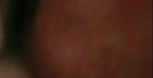 甜美妹子被大黑屌爆操，传教士一顿操，做完以后蛮享受的笑了