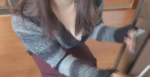 【個人】**zzjynyzjjn DV旦那か悪徳業者かの残酷な分かれ道。限界で家を飛び出した奥さんは、逃亡先のボロ物件を探し当てるも契約を***、熟れた肉体をその場で弄ばれてしまう。