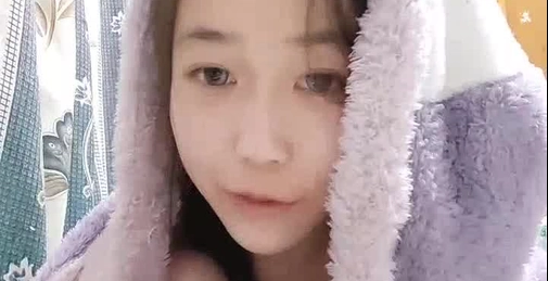 3月最新下海 18岁嫩妹萝莉超级嫩 ,用四个字来形容就是无敌粉嫩奶子不大貌似刚成年 微毛粉穴 手指扣弄 近距离特写